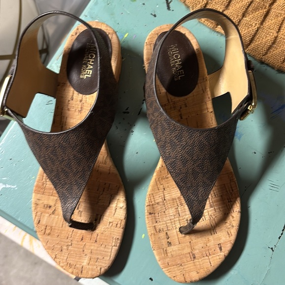 Women’s sandals does not have tags, but they have never been worn - Picture 4 of 9